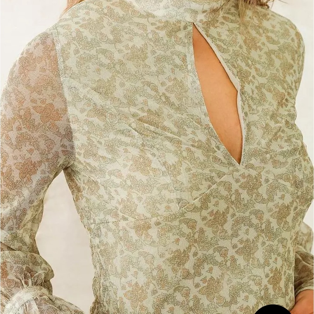 Mesh Keyhole Top - Picture 3 of 6